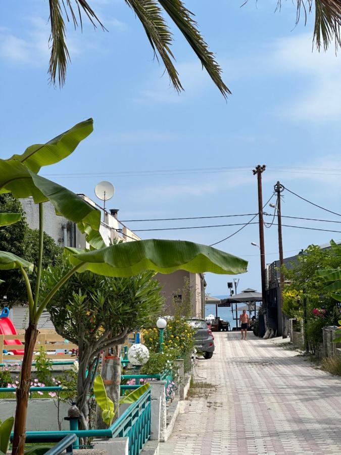Emerald Seaside Apartment In Pefkohori 페프코초리 외부 사진